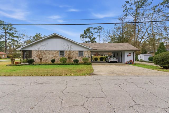 1113 Windsor Dr., Hattiesburg, MS 39402