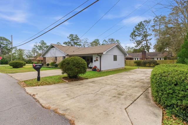 1113 Windsor Dr., Hattiesburg, MS 39402