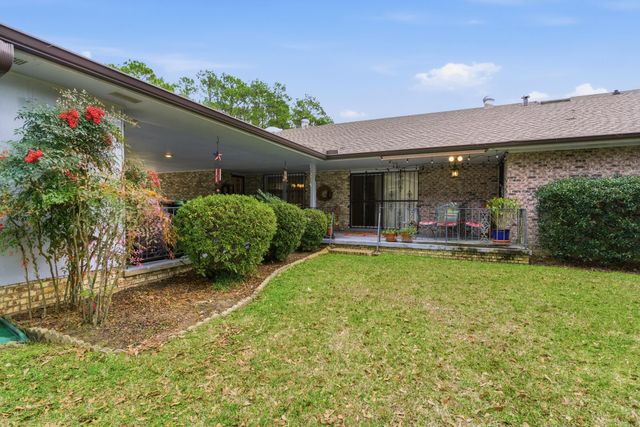 1113 Windsor Dr., Hattiesburg, MS 39402