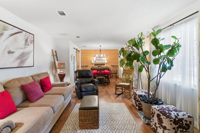 1113 Windsor Dr., Hattiesburg, MS 39402