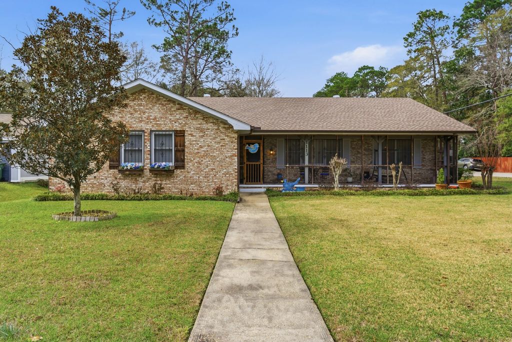 1113 Windsor Dr., Hattiesburg, MS 39402