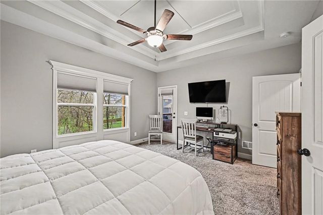 1032 E 14th Street, Kearney, MO 64060