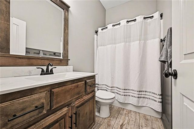 1032 E 14th Street, Kearney, MO 64060
