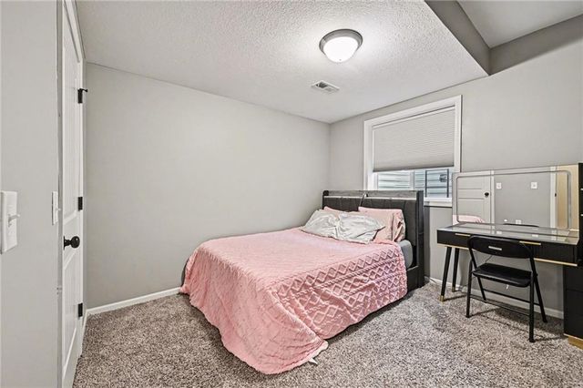 1032 E 14th Street, Kearney, MO 64060