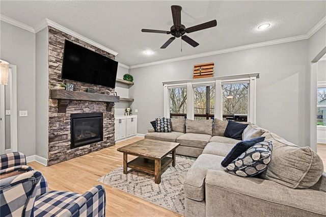 1032 E 14th Street, Kearney, MO 64060