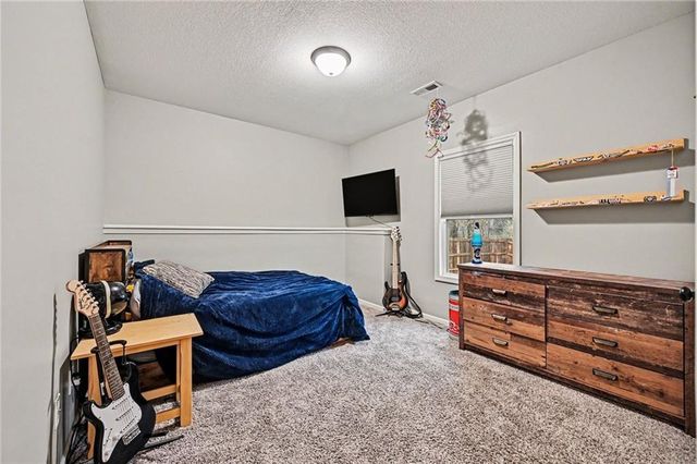 1032 E 14th Street, Kearney, MO 64060
