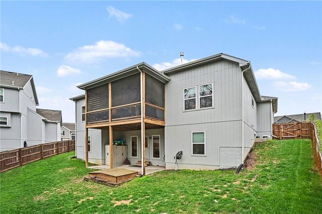 1032 E 14th Street, Kearney, MO 64060