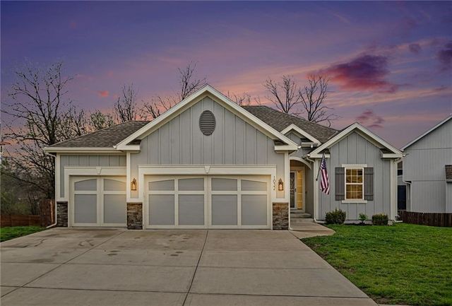 1032 E 14th Street, Kearney, MO 64060