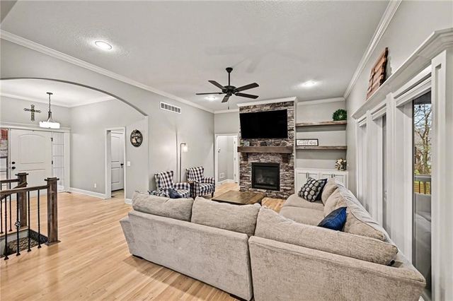 1032 E 14th Street, Kearney, MO 64060