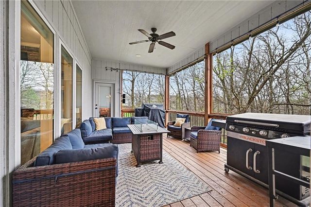 1032 E 14th Street, Kearney, MO 64060