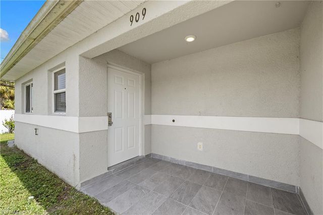 909 Jaguar BLVD, Lehigh Acres, FL 33974