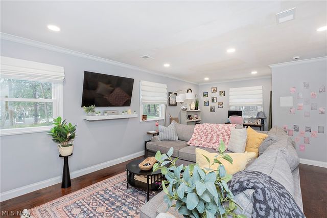 20 Kenton Road, Chagrin Falls, OH 44022