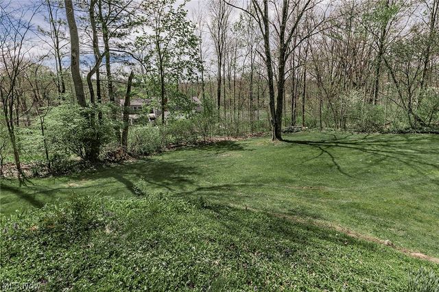 20 Kenton Road, Chagrin Falls, OH 44022