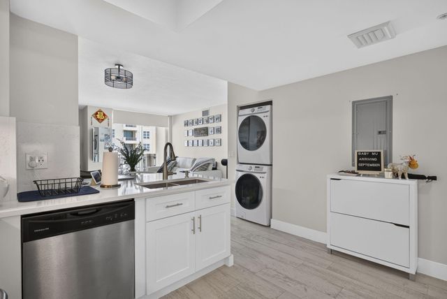 403 S Sapodilla Avenue 502, West Palm Beach, FL 33401