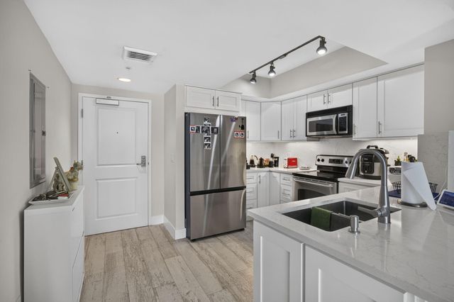 403 S Sapodilla Avenue 502, West Palm Beach, FL 33401