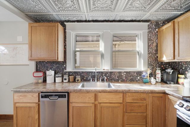 1320 Edgerton Street, Saint Paul, MN 55130