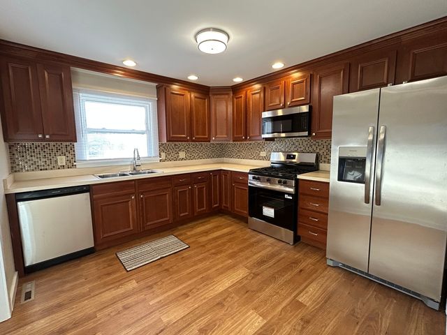 378 COUNCIL Trail, Lake In The Hills, IL 60156