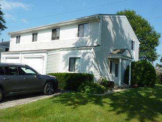 275 London Place 275, Wheeling, IL 60090
