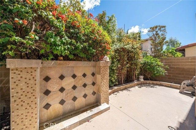 80 Rossmore, Irvine, CA 92620