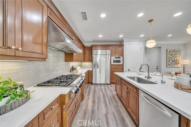 80 Rossmore, Irvine, CA 92620