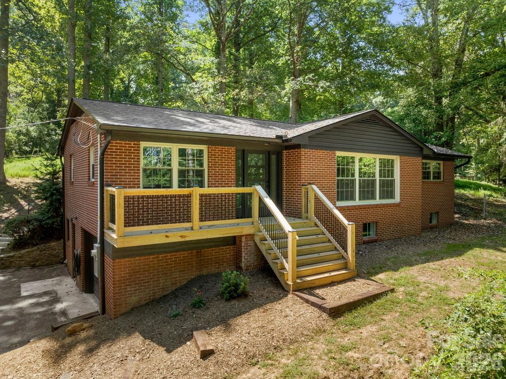 340 School Road, Asheville, NC 28806