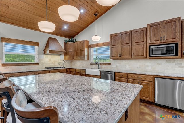 5020 County Road 252, Bertram, TX 78605