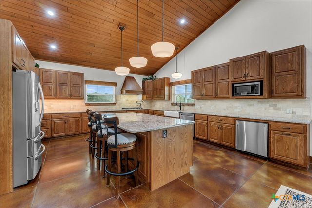 5020 County Road 252, Bertram, TX 78605