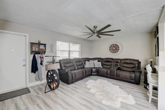 151 Saxony D 151, Delray Beach, FL 33446