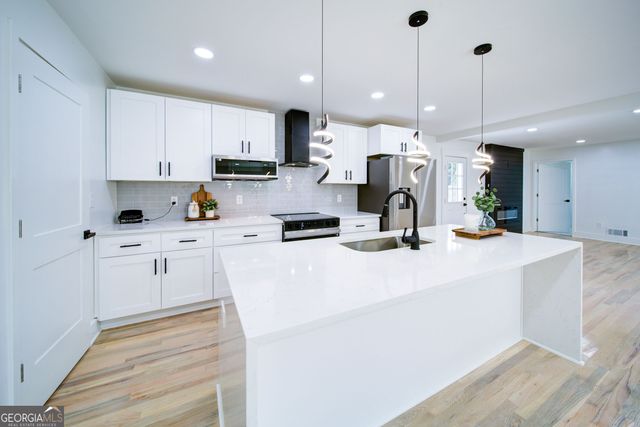 4307 Cedar Wood Drive SW, Lilburn, GA 30047