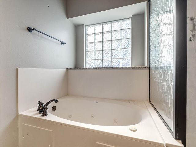 3232 Songwood Drive, Edmond, OK 73003