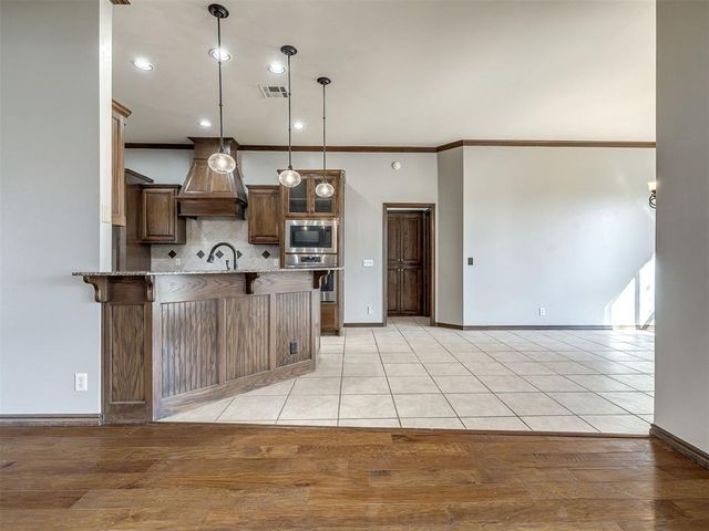 3232 Songwood Drive, Edmond, OK 73003