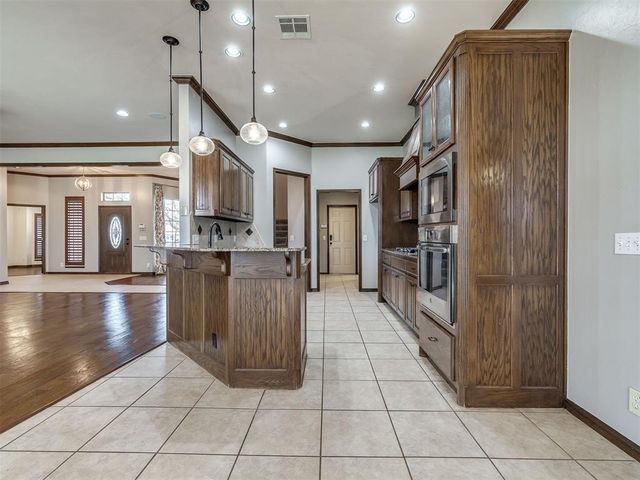 3232 Songwood Drive, Edmond, OK 73003