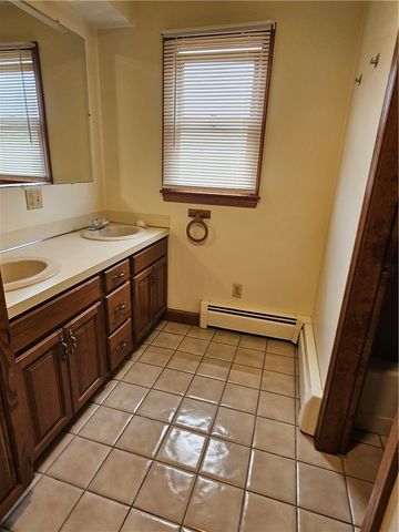 86 Washington Street, Bristol, RI 02809