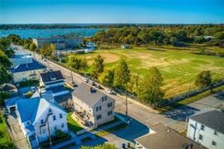 86 Washington Street, Bristol, RI 02809
