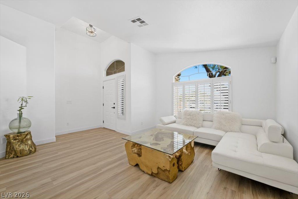 Image 10 of property listing at 1601 Diamond Oaks Court, Las Vegas, NV 89117