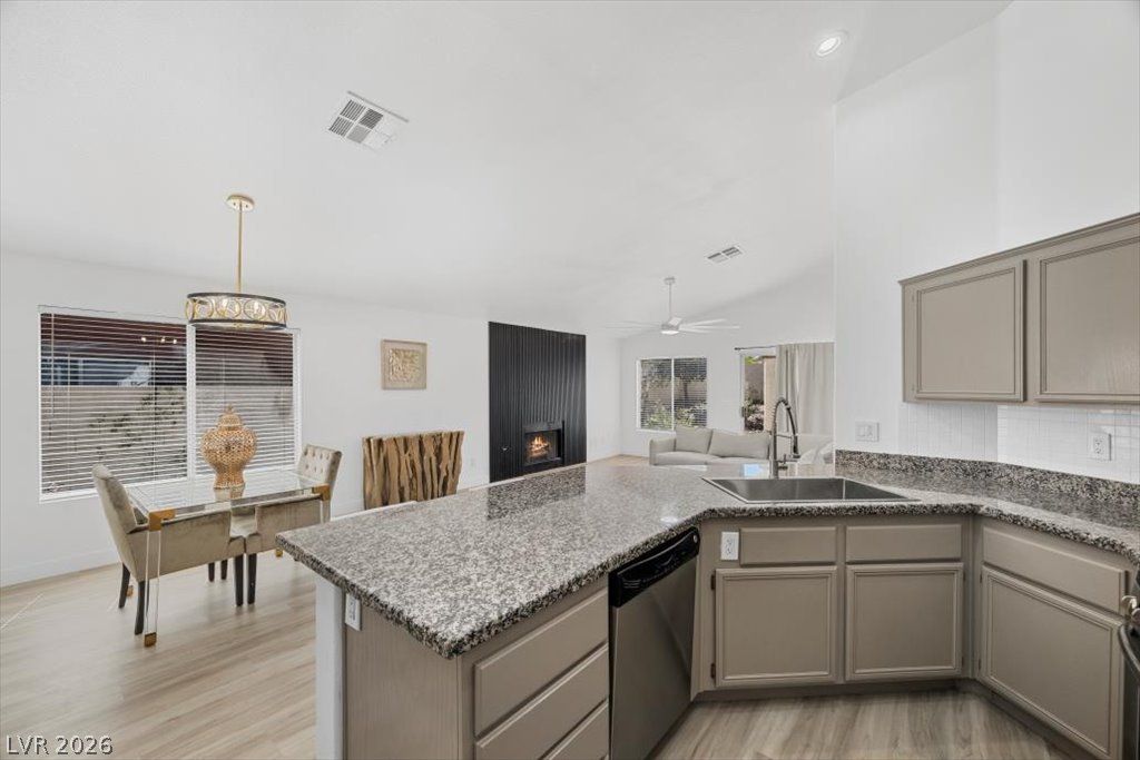 Image 3 of property listing at 1601 Diamond Oaks Court, Las Vegas, NV 89117