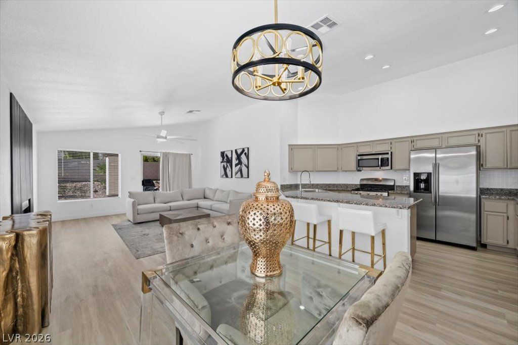 Image 6 of property listing at 1601 Diamond Oaks Court, Las Vegas, NV 89117