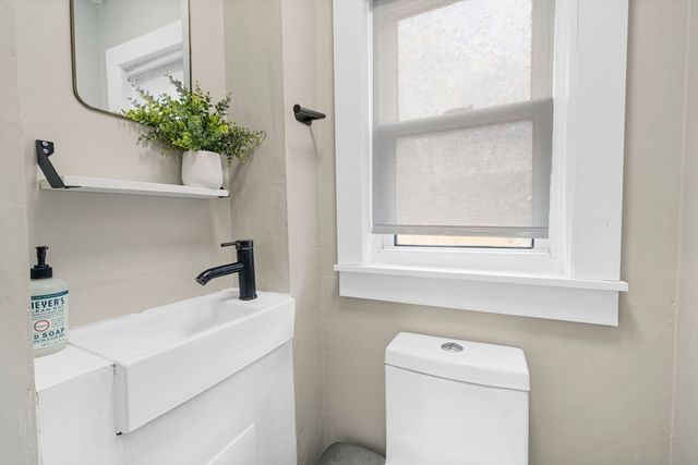 1210 Washington St, Abington, MA 02351