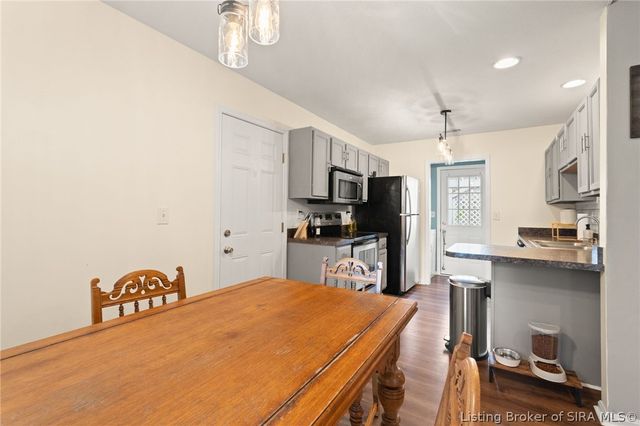 1105 High Meadow Road, Jeffersonville, IN 47130