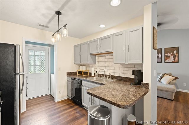 1105 High Meadow Road, Jeffersonville, IN 47130