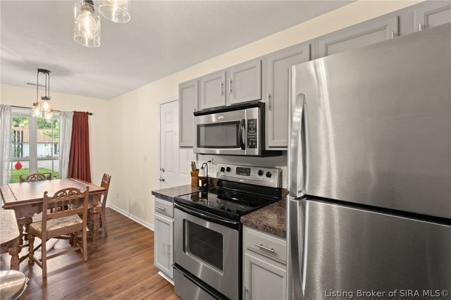 1105 High Meadow Road, Jeffersonville, IN 47130