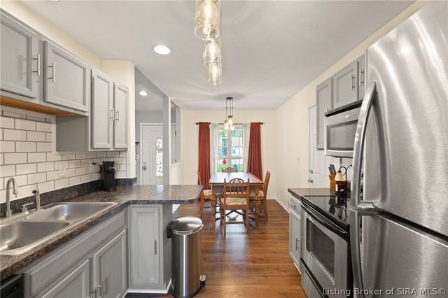 1105 High Meadow Road, Jeffersonville, IN 47130