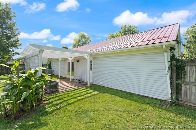 1105 High Meadow Road, Jeffersonville, IN 47130