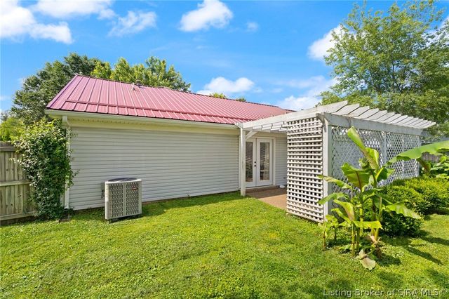 1105 High Meadow Road, Jeffersonville, IN 47130