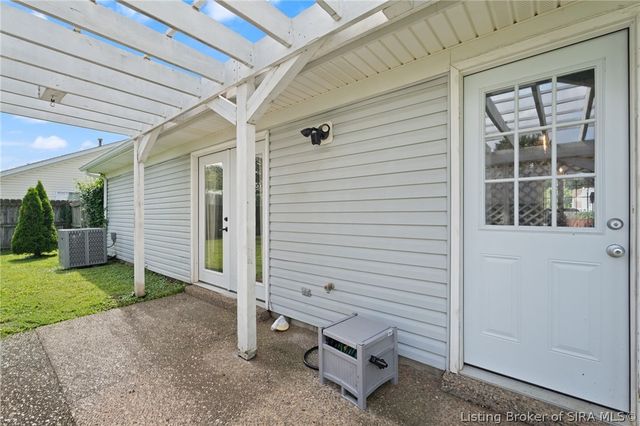1105 High Meadow Road, Jeffersonville, IN 47130