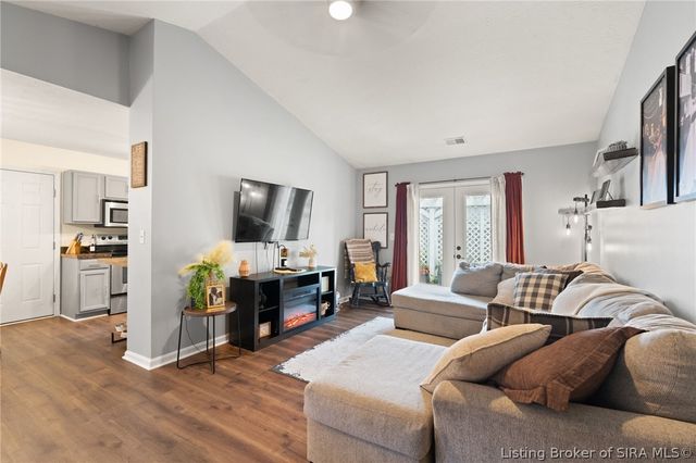1105 High Meadow Road, Jeffersonville, IN 47130