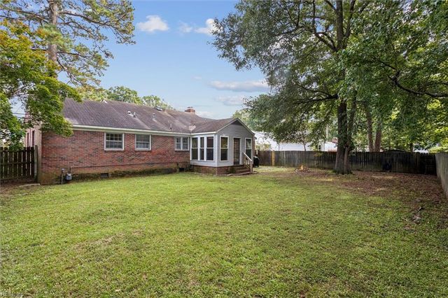833 Isham PL, Newport News, VA 23608