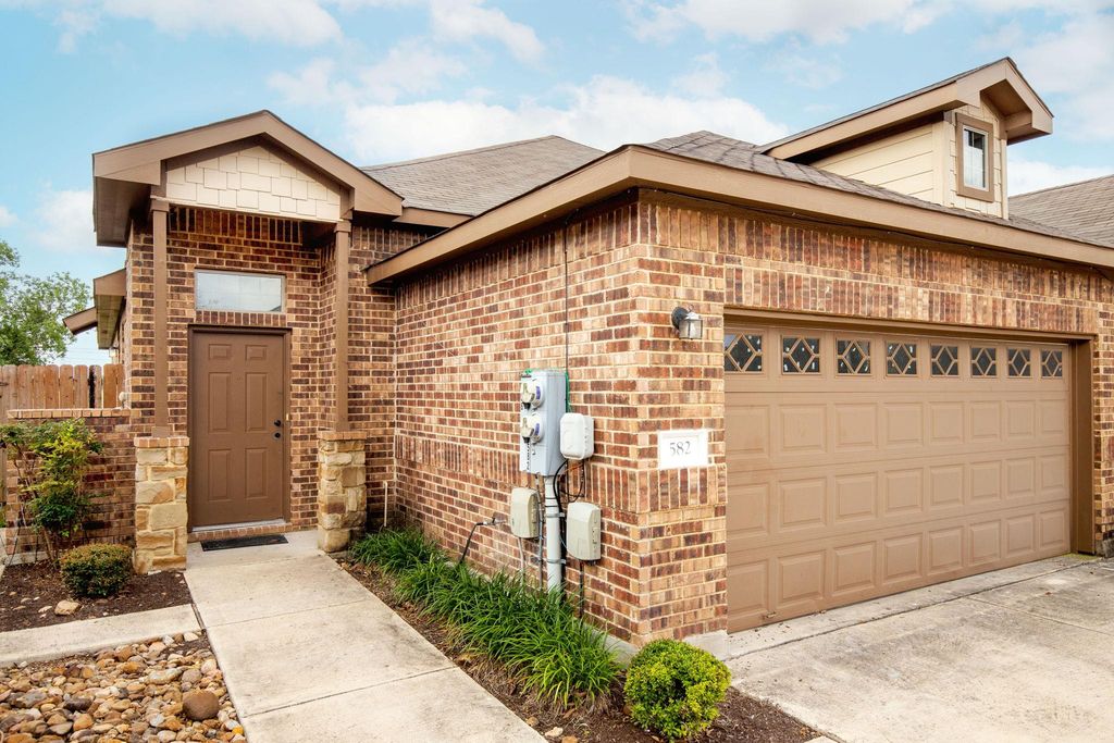 586 Creekside CIR, New Braunfels, TX 78130