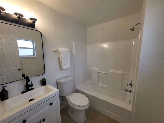 6913 LONG NEEDLE COURT, Orlando, FL 32822