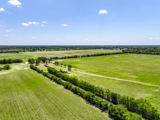 5726 County Road 4100, Greenville, TX 75401